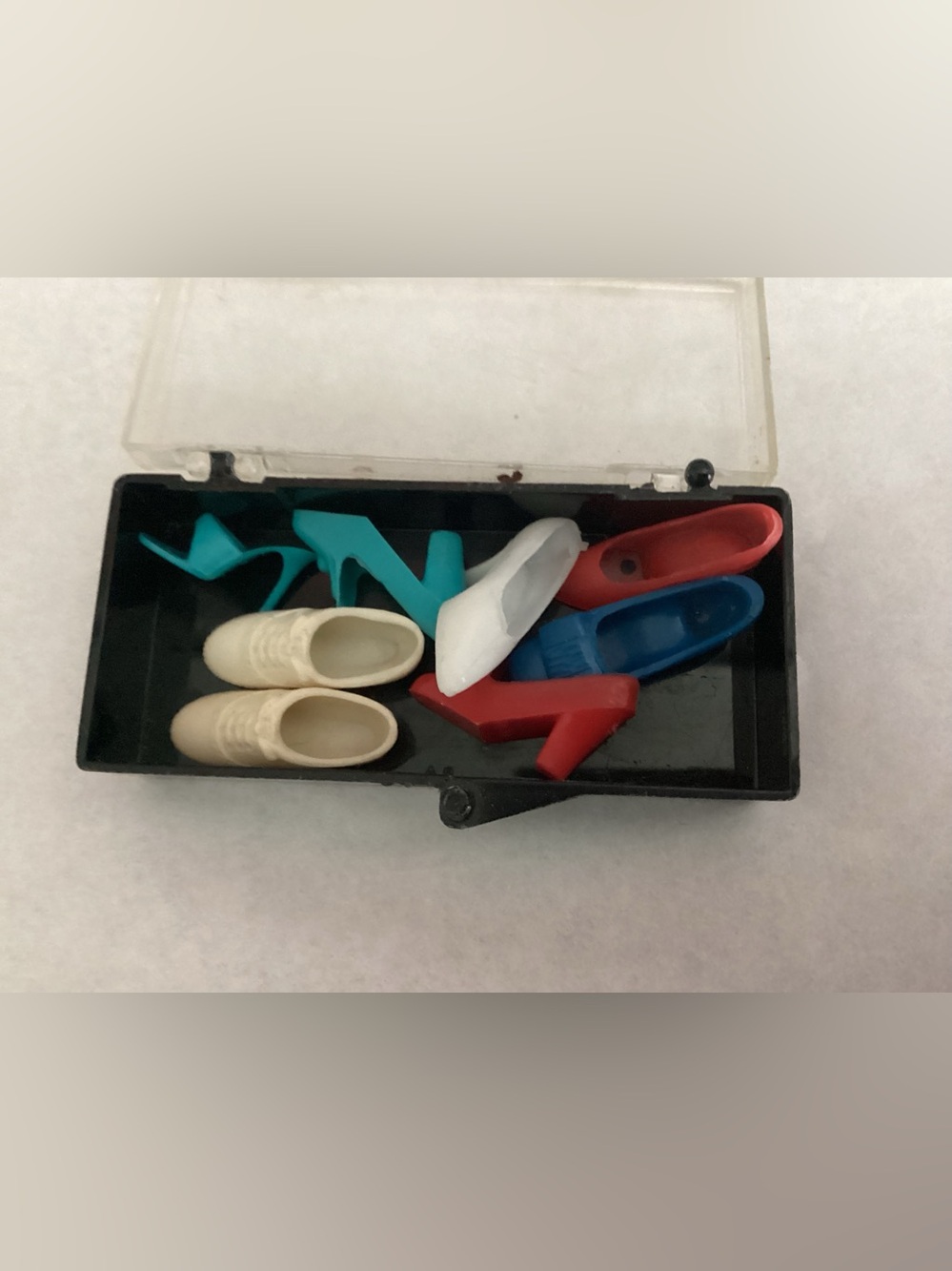 Vtg. Barbie, Skipper, friends single show lot. Tennis shoe is a pair